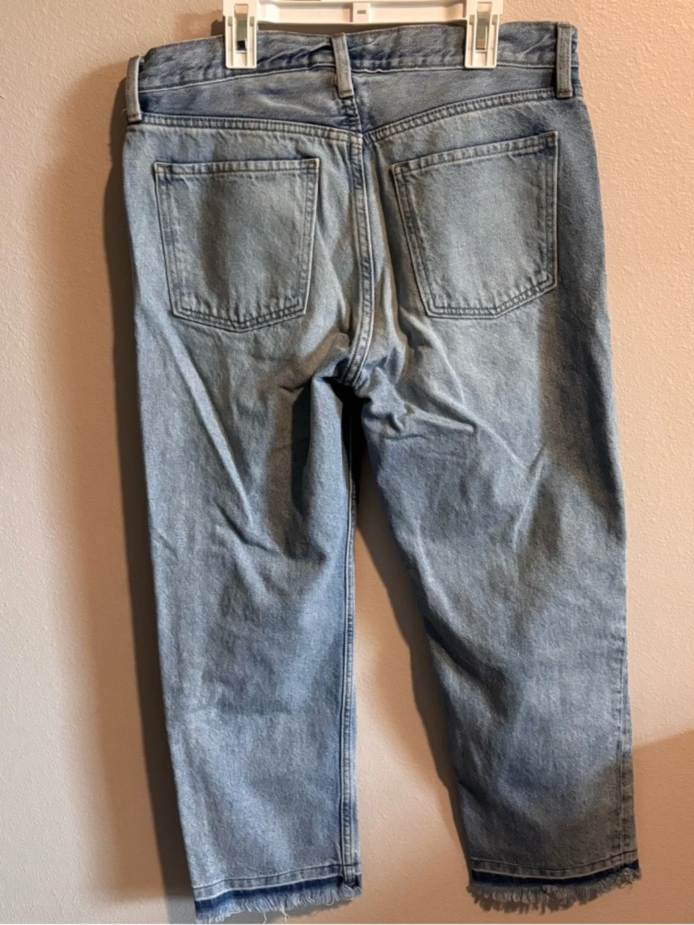 Old Navy Women’s Slouchy Straight Light Blue Distressed Jeans Size 8 - Picture 3 of 3